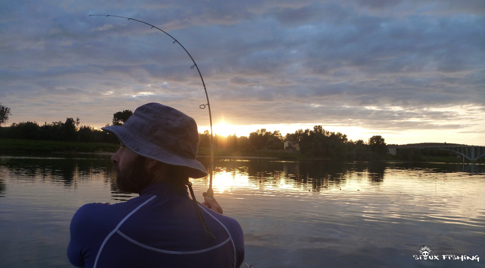 Pêche en kayak le soir